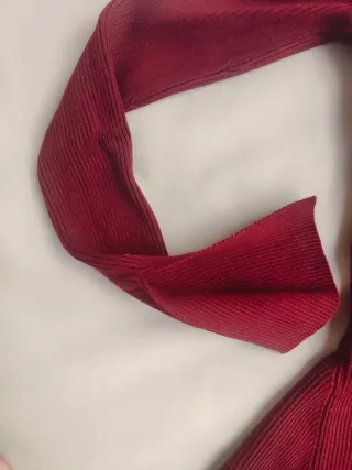 Vestido skater burdeos con hombros descubiertos