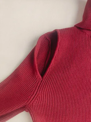 Vestido skater burdeos con hombros descubiertos