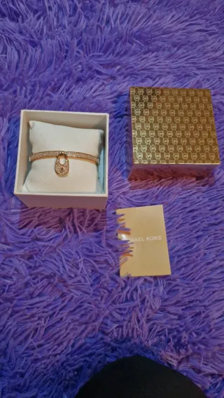 Pulsera Michael Kors con Charm