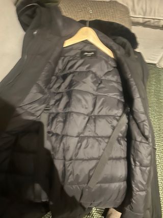 Anorak negro midi con capucha