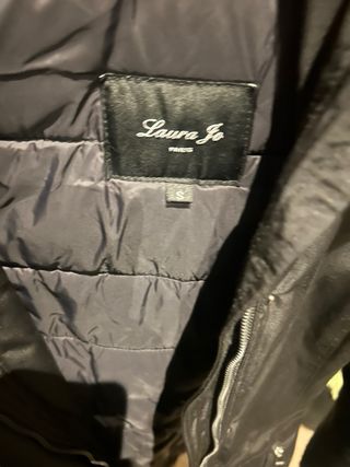 Anorak negro midi con capucha