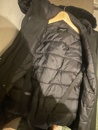 Anorak negro midi con capucha