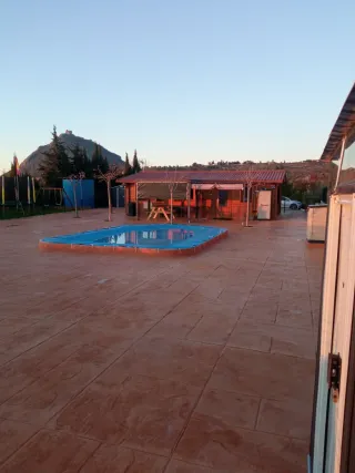 Parcela con piscina y terreno