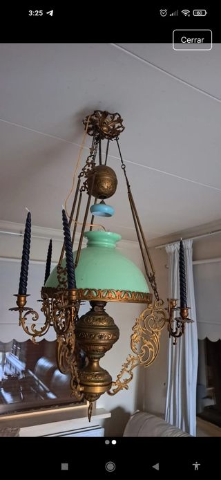 Lámpara de araña antigua dorada y verde