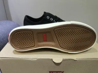 Zapatillas Levi's Negras y Blancas