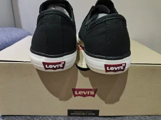 Zapatillas Levi's Negras y Blancas