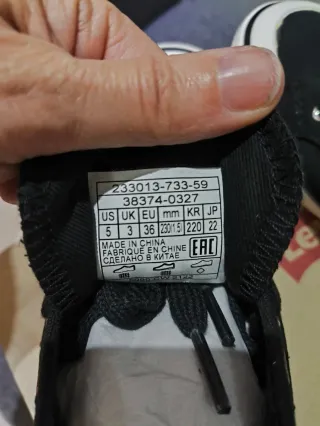 Zapatillas Levi's Negras y Blancas