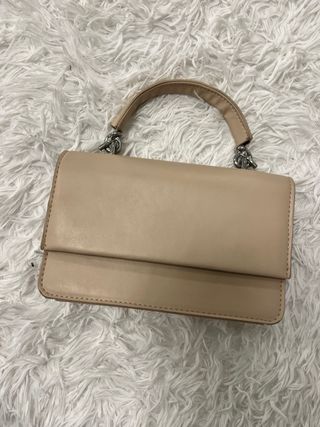 Mini bolso beige y plateado