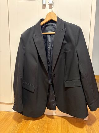 Americana Mango color negro Talla XXL / 44 / 16 c