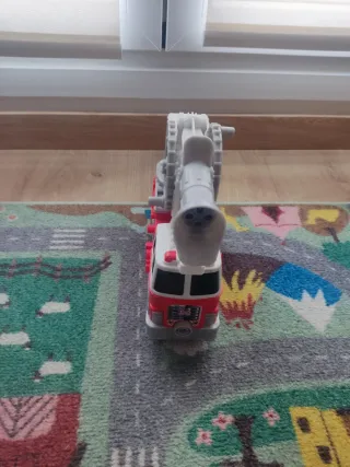 Camión de bomberos de juguete Play Doh plastilina.