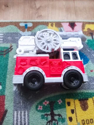 Camión de bomberos de juguete Play Doh plastilina.