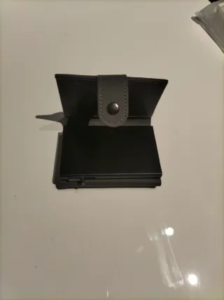 Cartera tarjetero gris con cremallera