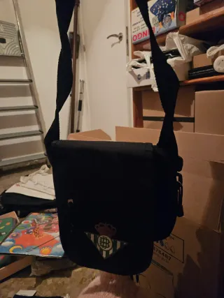 Bolso bandolera con escudo betis