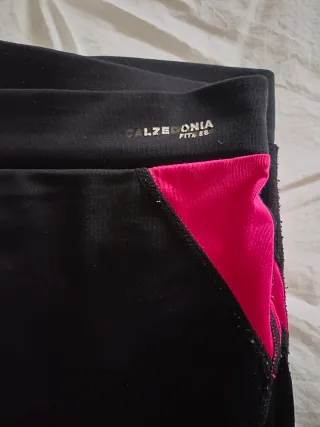 Leggings Calzedonia negros con detalles fucsia