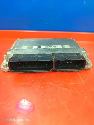 Centralita Motor VAG 03E 906 033 P Siemens