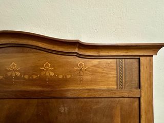 Cama individual antigua de madera