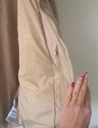 Chaqueta beige con capucha mujer