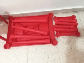 Mesa y 2 Sillas Plástico Infantil Rojas