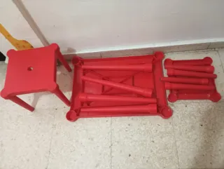 Mesa y 2 Sillas Plástico Infantil Rojas
