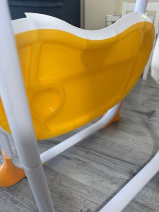 Silla de comer infantil con diseño