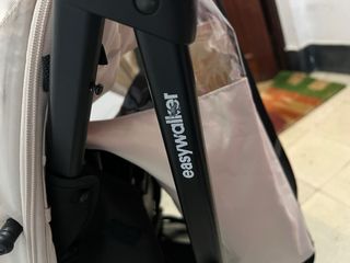 Carrito de bebé color crema