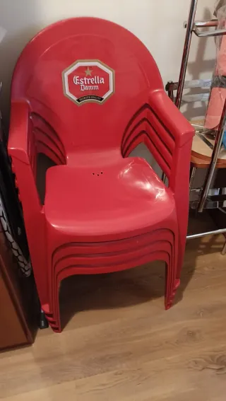 Sillas de plástico apilables Estrella Damm