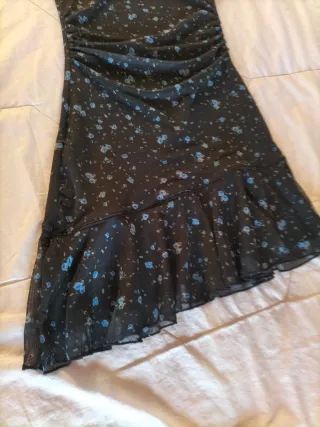 Vestido Bershka floral negro y azul Talla S