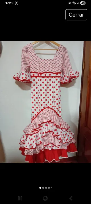 Traje de Flamenca blanco y rojo.
