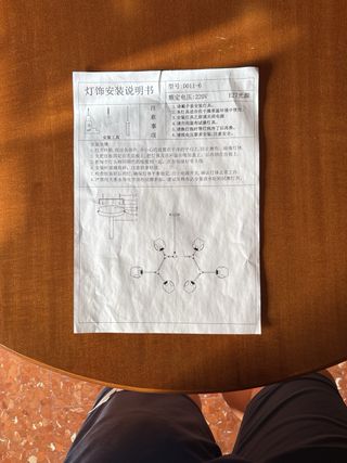 Lámpara de techo colgante dorada y cristal