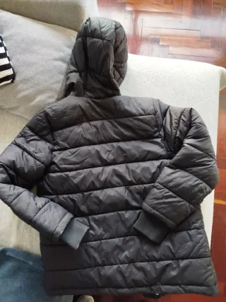 Abrigo acolchado niño negro marca Tenth