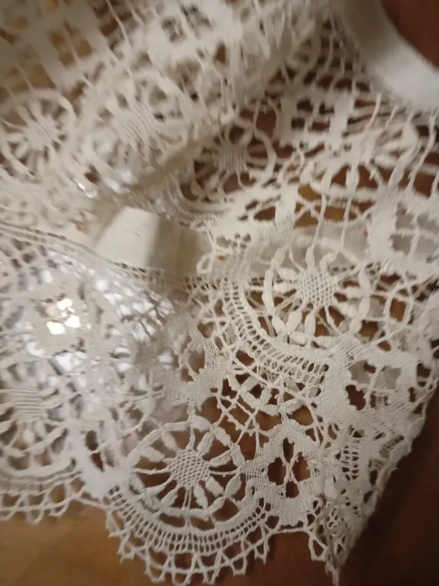 Encaje artesanal antiguo 4,85 por 13