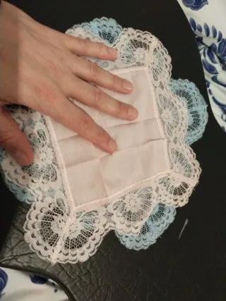 Paños de tela con encaje azul y rosa