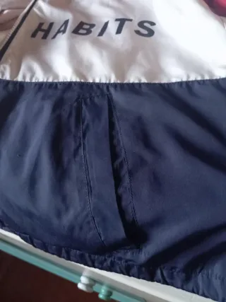 Chaqueta Bershka chubasquero talla XS