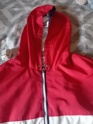Chaqueta Bershka chubasquero talla XS