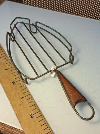 Soporte antiguo para plancha