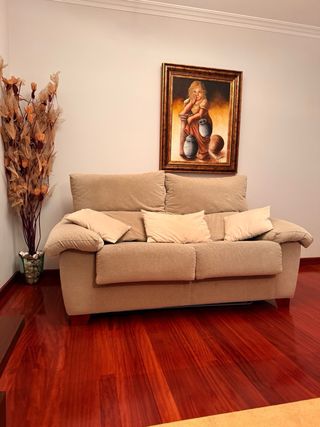 Sofá de 2 plazas color beige/crudo