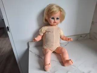 Muñeco bebé antiguo con chupete