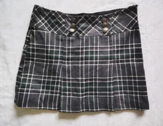 Falda de cuadros gris y verde