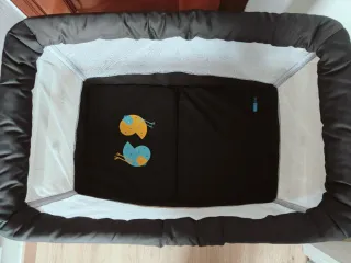 Minicuna de viaje con estampado de pájaros