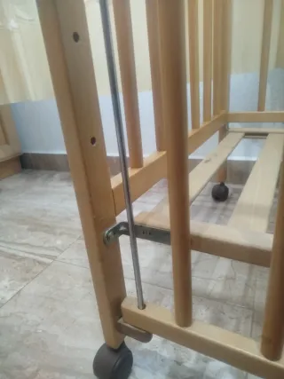 Cuna de bebé de madera