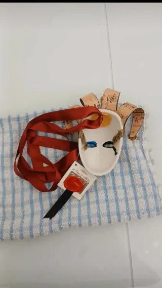 Maschera d'autore in ceramica e carta