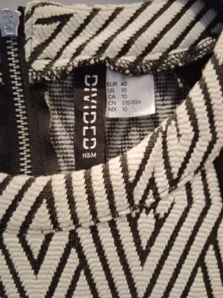 Vestido ceñido blanco y negro