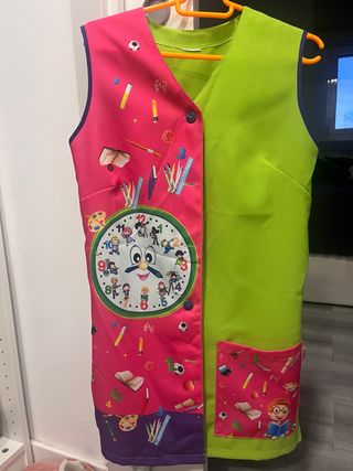 Bata de adulto con estampado infantil