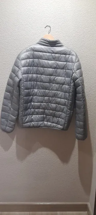 Cazadora acolchada gris claro