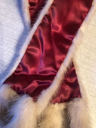 Bufanda de piel beige.