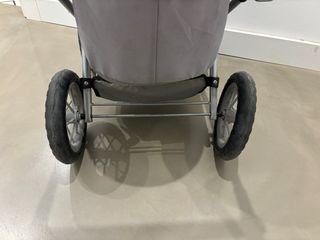 Carrito de muñecas rosa y gris