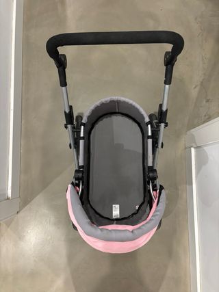 Carrito de muñecas rosa y gris