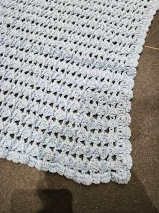 Coperta uncinetto celeste in lana