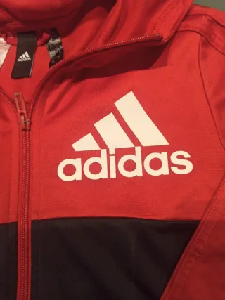 Chaqueta Adidas Roja y Negra con Capucha