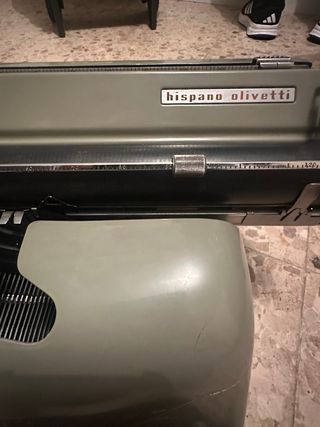 Máquina de escribir Olivetti Lexicon 80